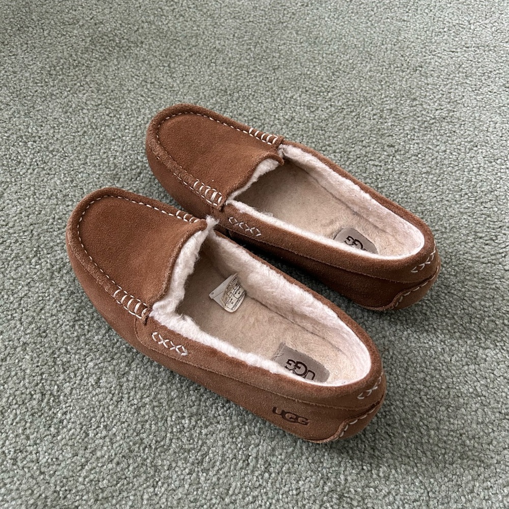 UGG Women’s Ansley Slippers